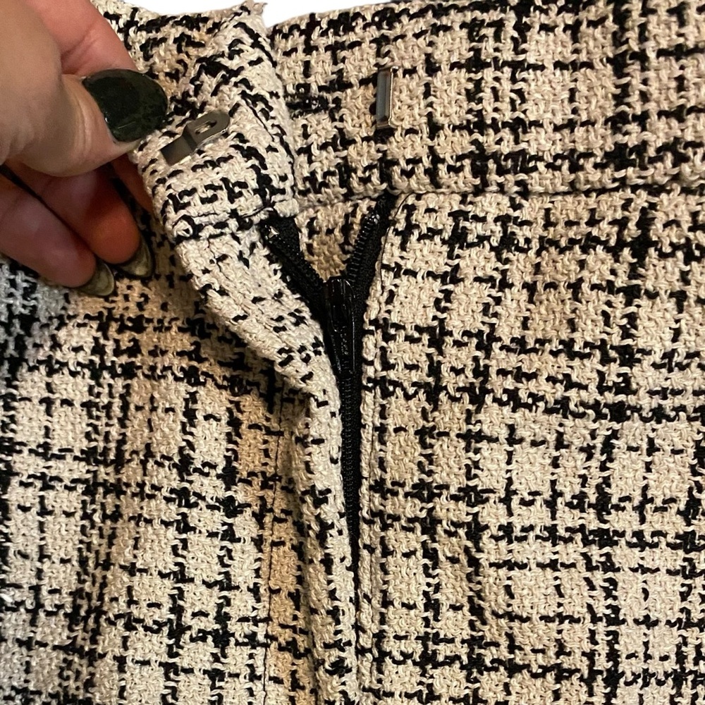 H&M Black White Tweed Mini Skirt Size 4 High Waisted Preppy Classic - Picture 3 of 4